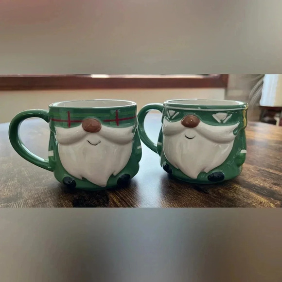 SET: 2- 3D Gnomes mugs. - Picture 3 of 12